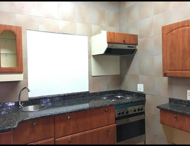 3 BEDROOM PROPERTY TO RENT IN MENLO PARK